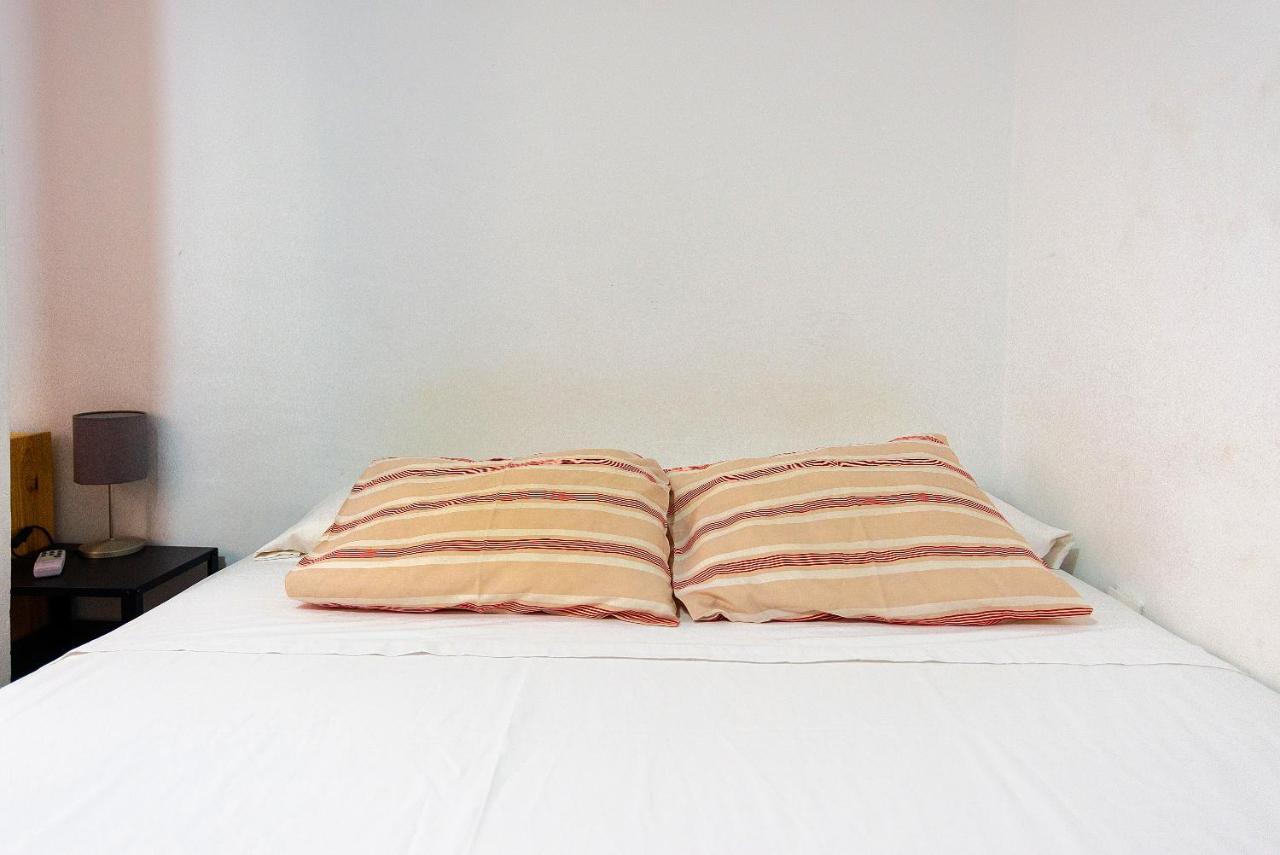 Rooms Young People Only, Soho Citycenter Малага Екстериор снимка