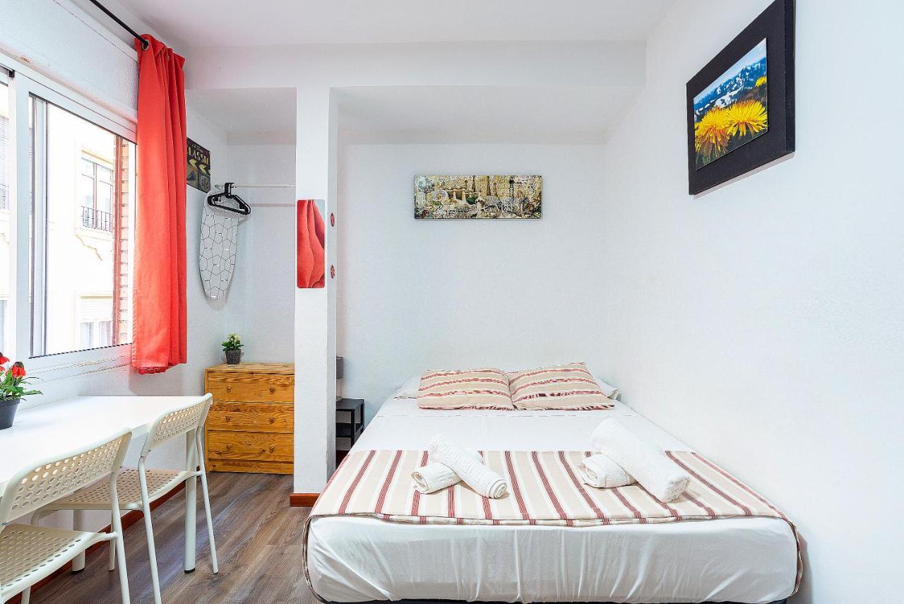 Rooms Young People Only, Soho Citycenter Малага Екстериор снимка